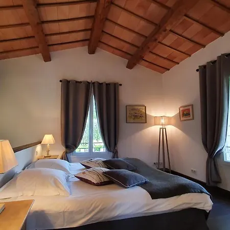 Vuyani Villa *