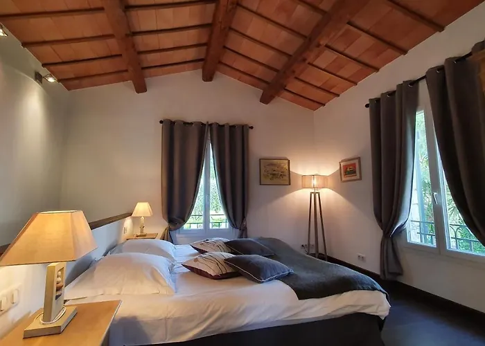 Vuyani Villa *