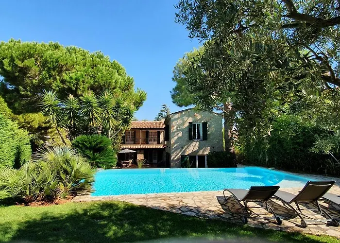 Vuyani Antibes