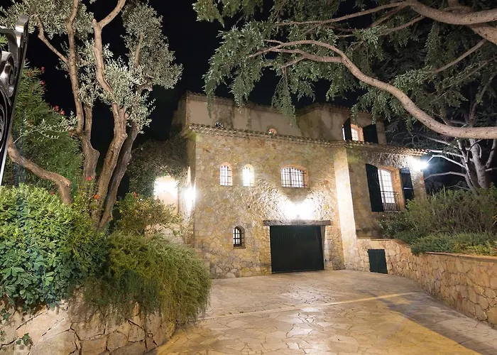 Vuyani Antibes